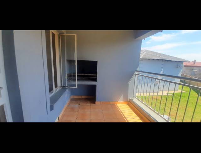 2 BEDROOM TOWNHOUSE FOR SALE IN CRYSTAL PARK